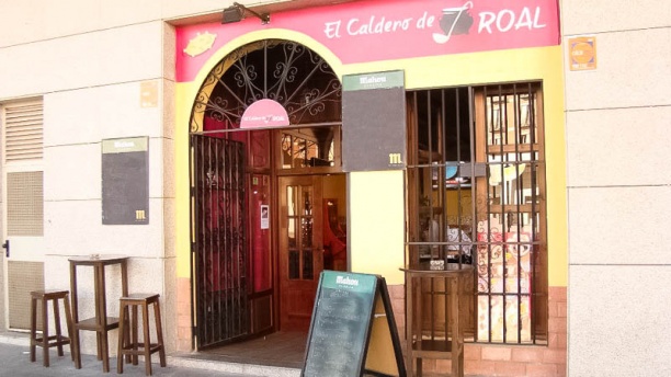 fachada el caldero de roal