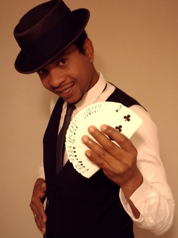 Magia con YIMI MAULER en el teatro Rey de Pikas