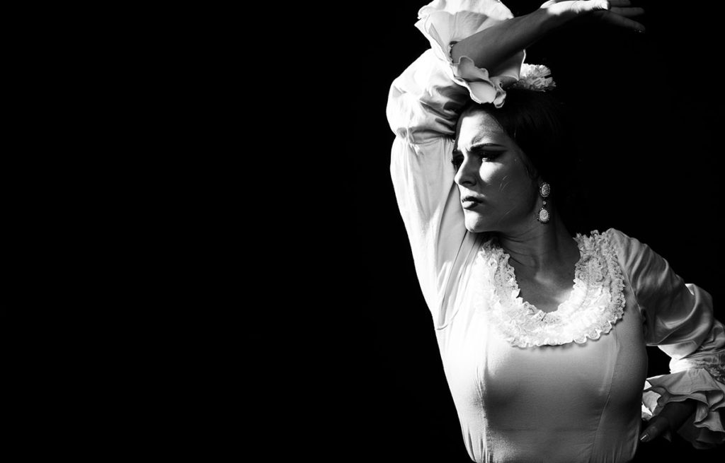 sevillana-flamenco-danza-española-danza-y-compás-escuela-de-baile